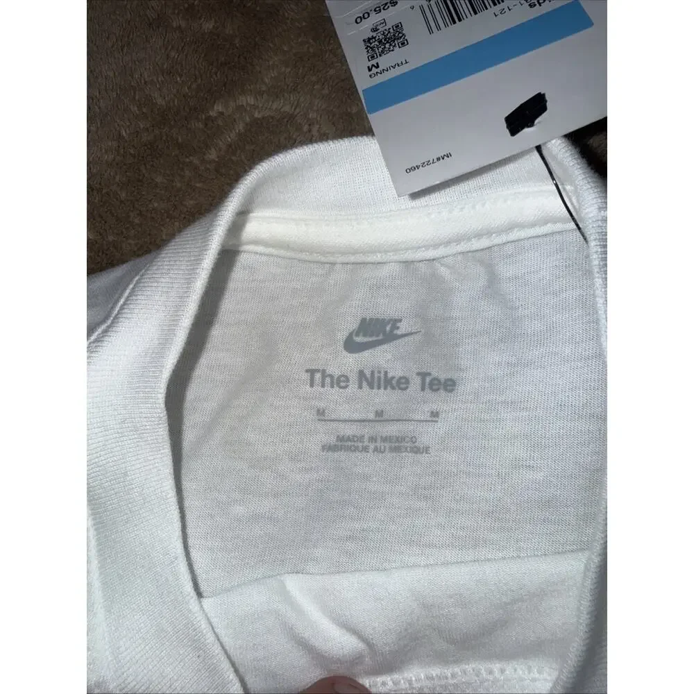 NIKE KIDS PLAY ATTENTION GRAPHIC T-SHIRT WHITE SIZE MEDIUM NWT $25
